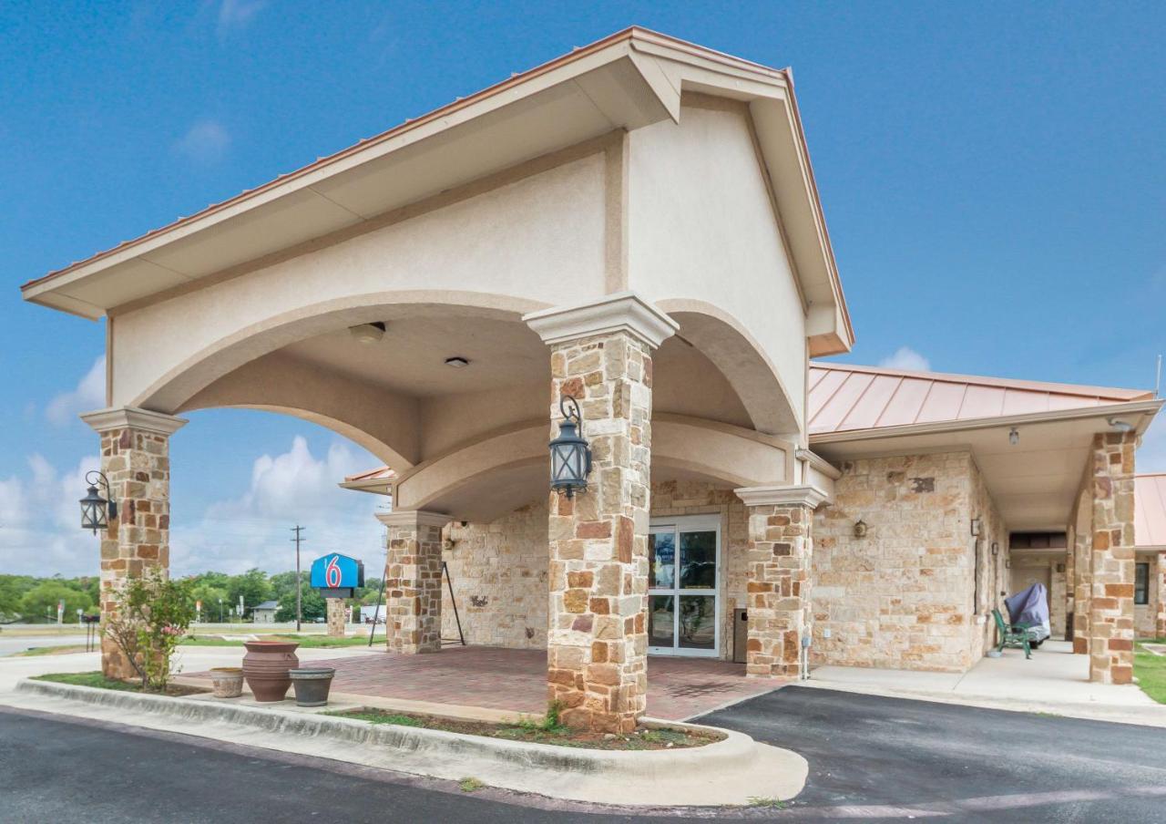 Motel 6 Floresville Ngoại thất bức ảnh