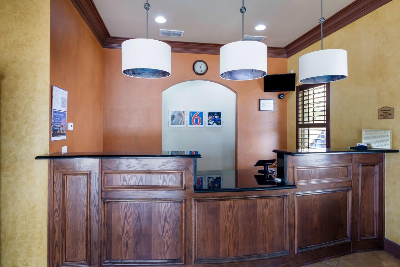 Motel 6 Floresville Ngoại thất bức ảnh